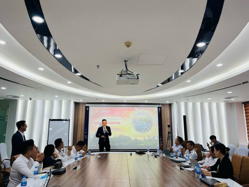 Phần trình bày của ông Hà Minh Thức - Trưởng phòng Kinh doanh