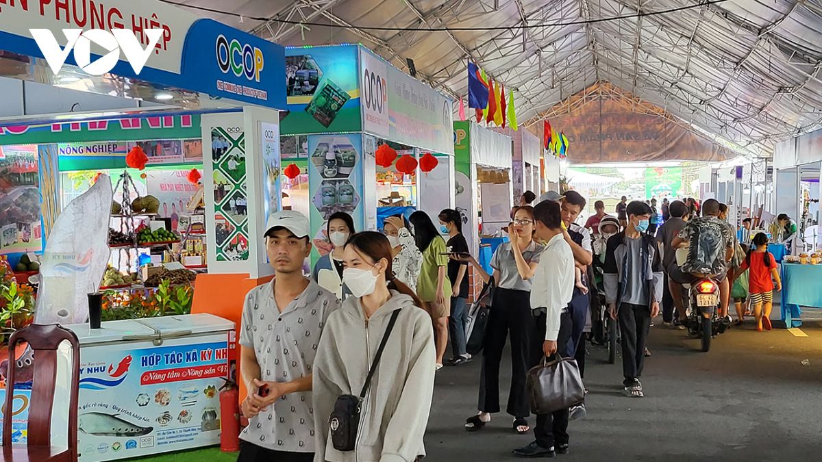 Nhiều hoạt động sản xuất, thương mại được tỉnh Hậu Giang tổ chức liên tục